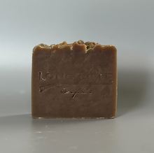 Load image into Gallery viewer, Pistachio, Caramel & Sandalwood Shampoo Bar | Dør Handcrafted